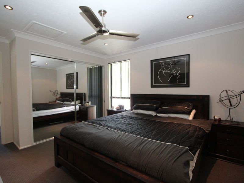 25 Killowill Avenue, Paradise Point QLD 4216