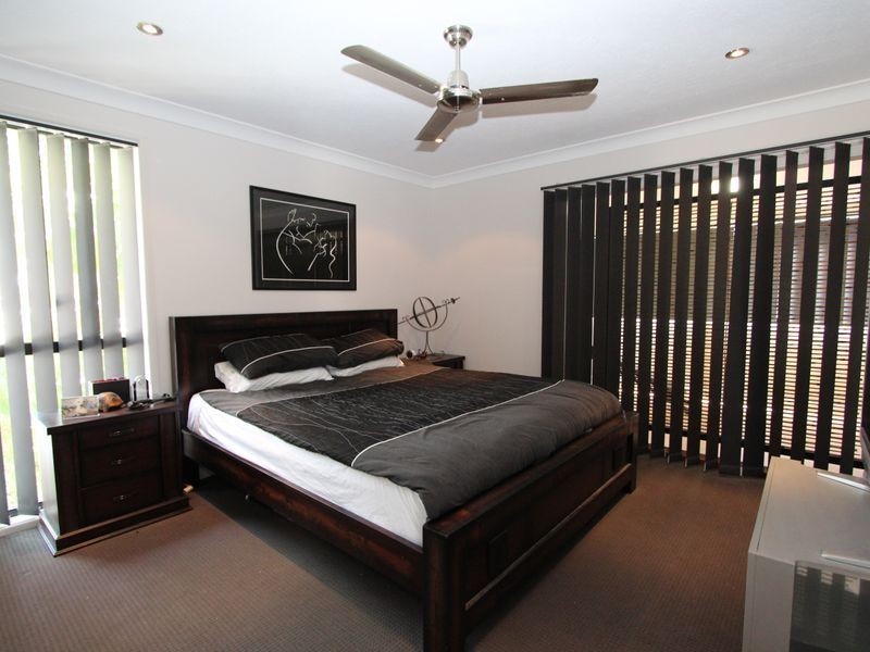 25 Killowill Avenue, Paradise Point QLD 4216