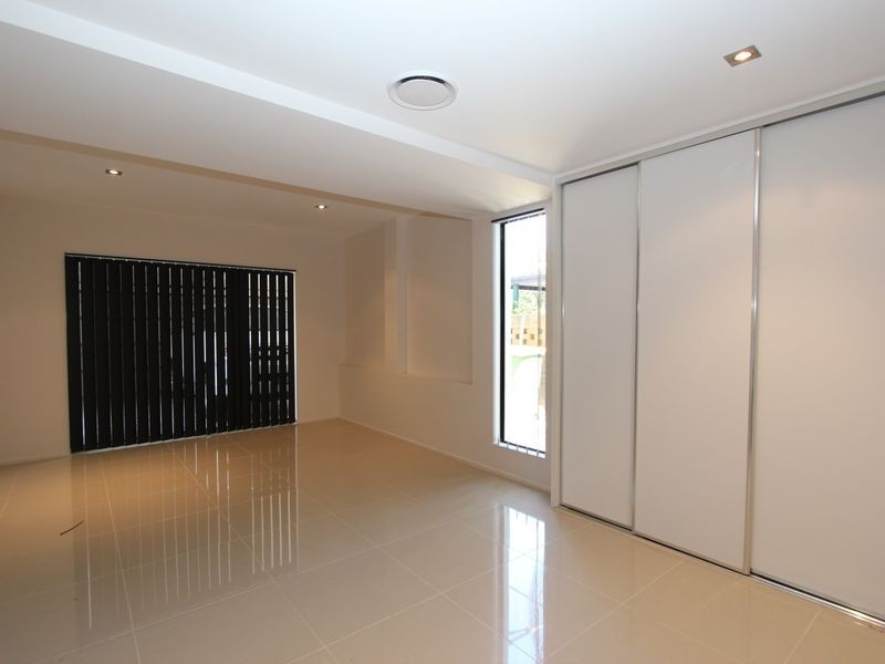 25 Killowill Avenue, Paradise Point QLD 4216