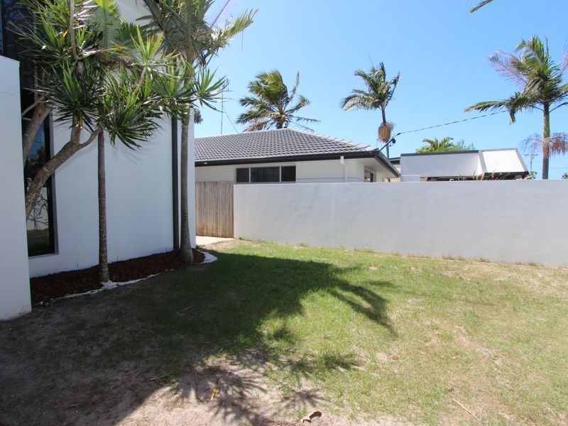 25 Killowill Avenue, Paradise Point QLD 4216