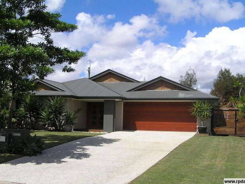 19 Riverlinks  Blvd, Helensvale QLD 4212