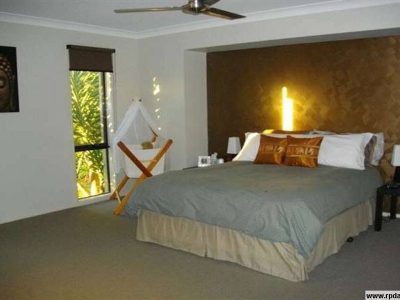 19 Riverlinks  Blvd, Helensvale QLD 4212