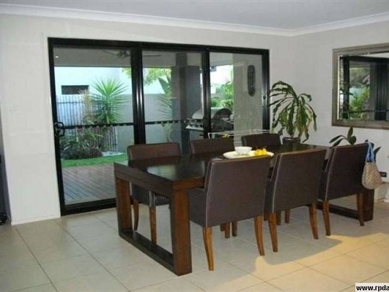 19 Riverlinks  Blvd, Helensvale QLD 4212