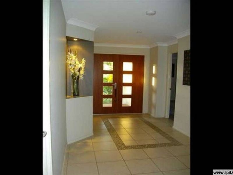 19 Riverlinks  Blvd, Helensvale QLD 4212