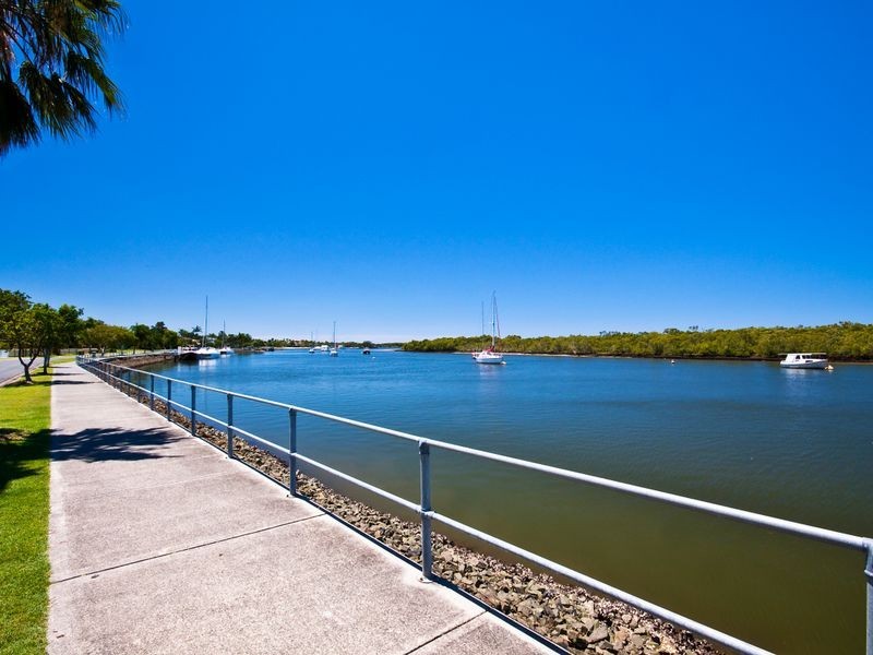 34 Boykambil Esplanade South, Hope Island QLD 4212