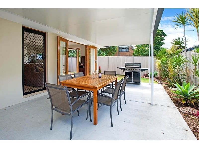 2/35 Donald Avenue, Paradise Point QLD 4216