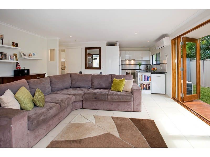 2/35 Donald Avenue, Paradise Point QLD 4216