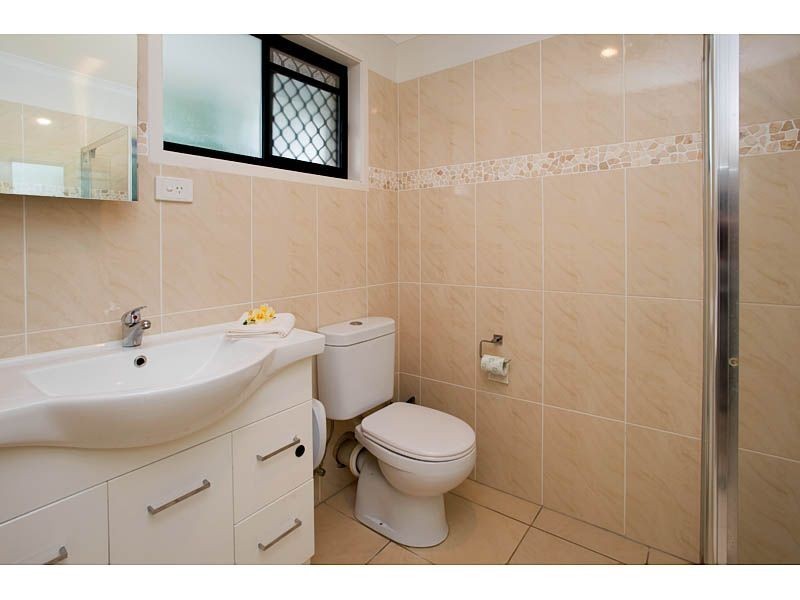2/35 Donald Avenue, Paradise Point QLD 4216