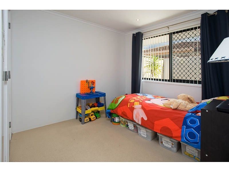 2/35 Donald Avenue, Paradise Point QLD 4216
