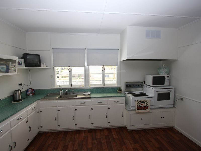 23 Bruce Avenue, Paradise Point QLD 4216