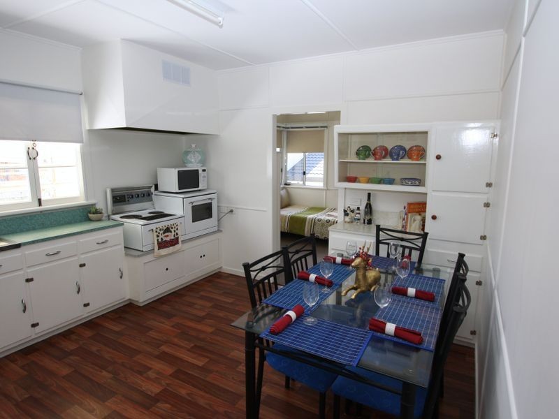 23 Bruce Avenue, Paradise Point QLD 4216