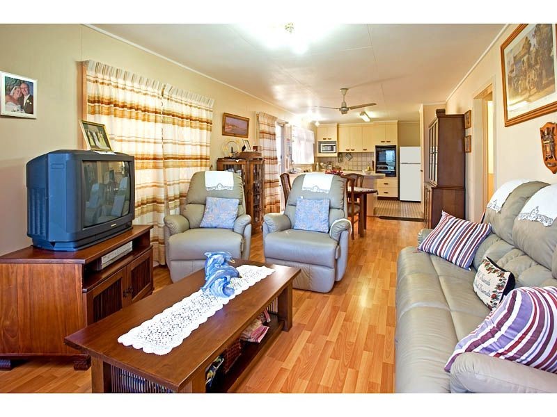 27 Teal Avenue, Paradise Point QLD 4216