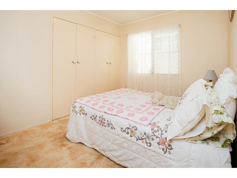 27 Teal Avenue, Paradise Point QLD 4216