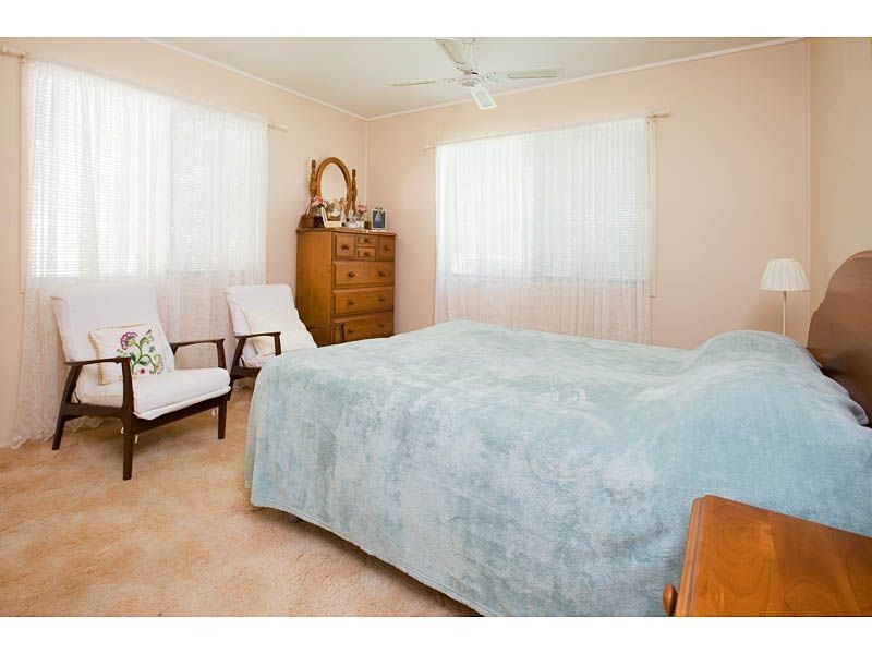 27 Teal Avenue, Paradise Point QLD 4216