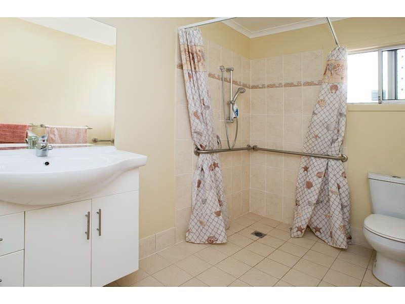 27 Teal Avenue, Paradise Point QLD 4216