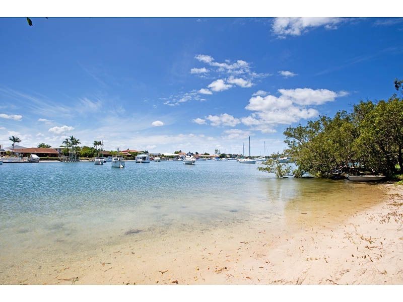 27 Teal Avenue, Paradise Point QLD 4216