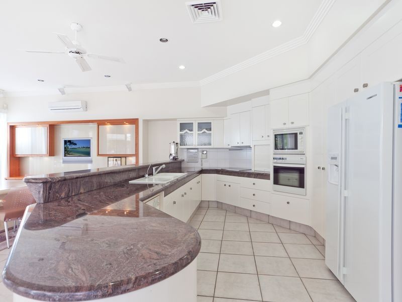 7 Excalibur Court, Sovereign Islands QLD 4216