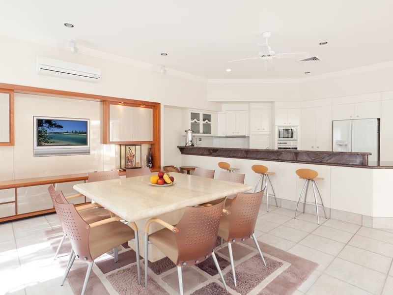 7 Excalibur Court, Sovereign Islands QLD 4216