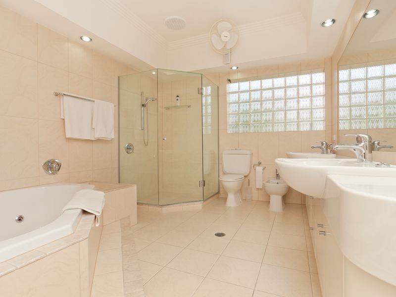 7 Excalibur Court, Sovereign Islands QLD 4216