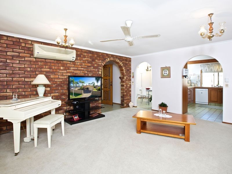 13 Lakefield Crescent, Paradise Point QLD 4216