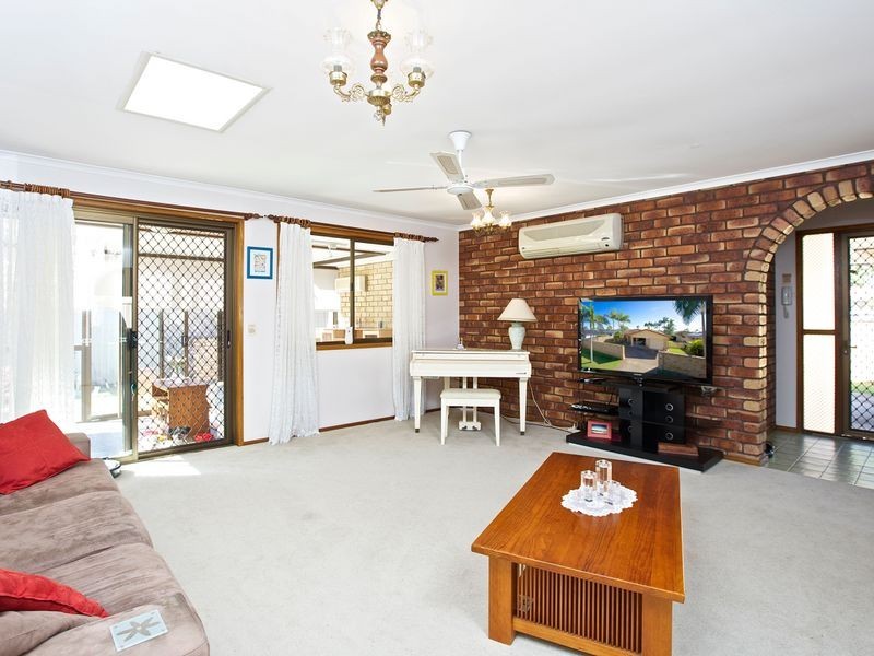 13 Lakefield Crescent, Paradise Point QLD 4216