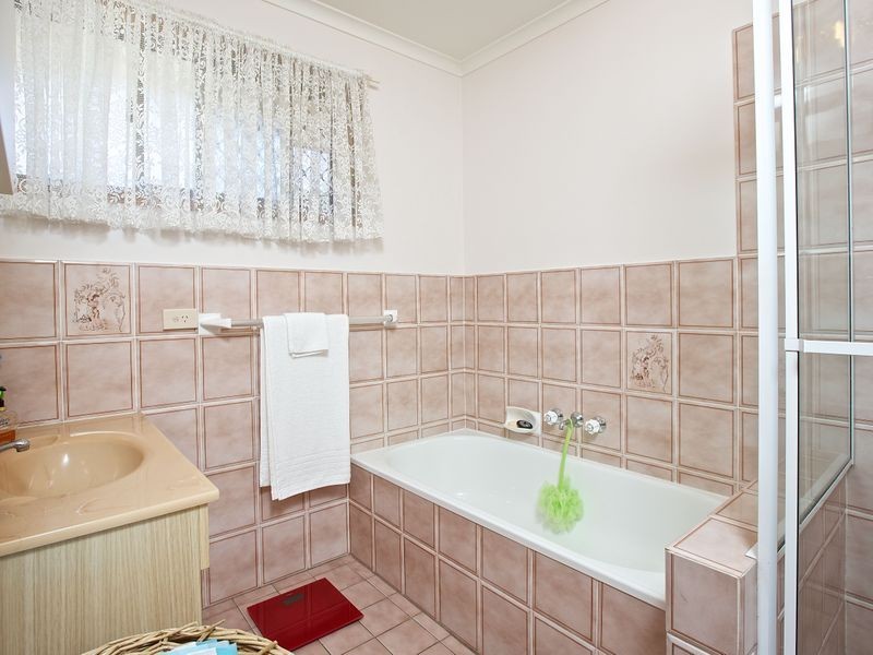 13 Lakefield Crescent, Paradise Point QLD 4216