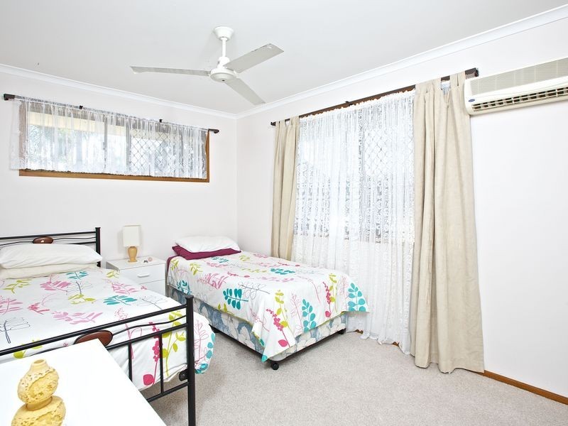 13 Lakefield Crescent, Paradise Point QLD 4216