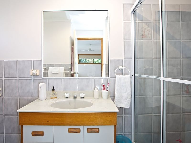 13 Lakefield Crescent, Paradise Point QLD 4216