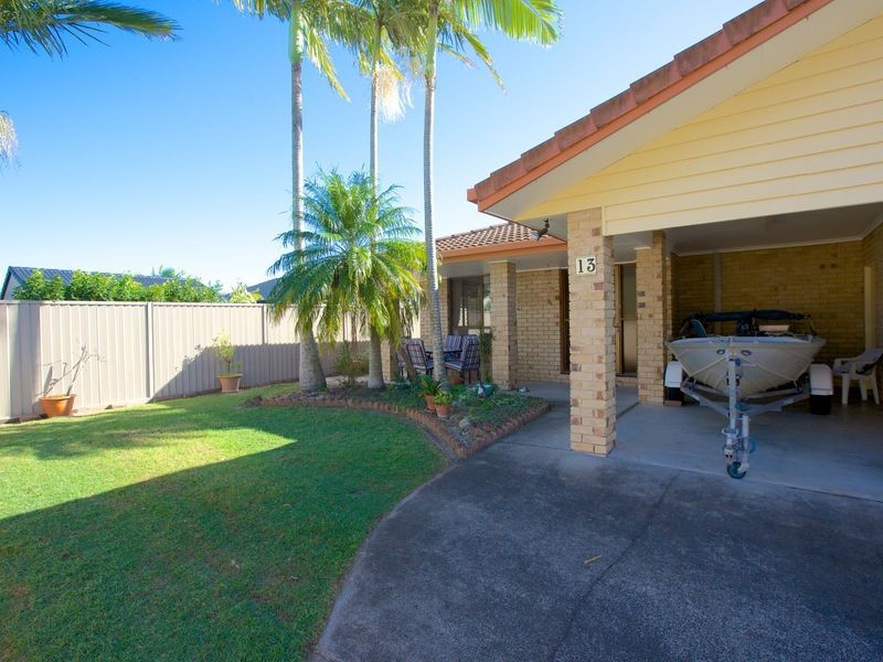13 Lakefield Crescent, Paradise Point QLD 4216