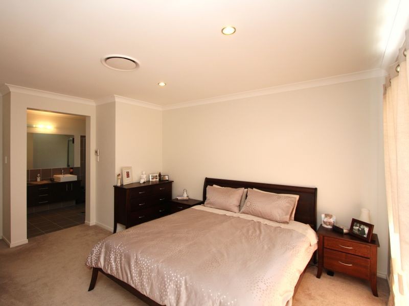 24 Iridium Drive, Hope Island QLD 4212