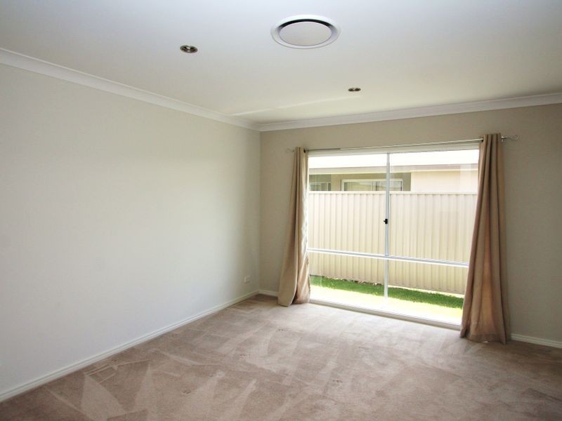 24 Iridium Drive, Hope Island QLD 4212