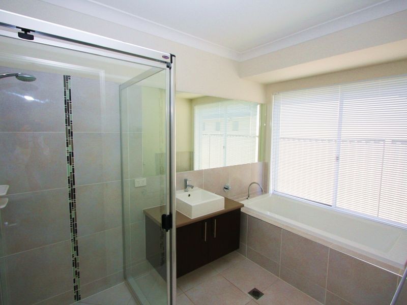 24 Iridium Drive, Hope Island QLD 4212
