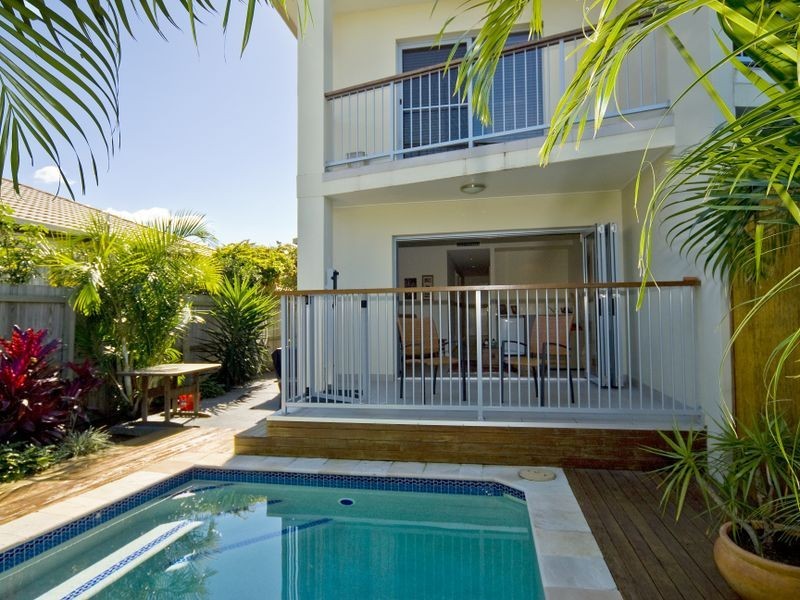 2/44 Milton Avenue, Paradise Point QLD 4216