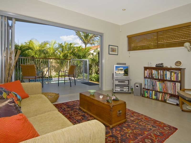 2/44 Milton Avenue, Paradise Point QLD 4216