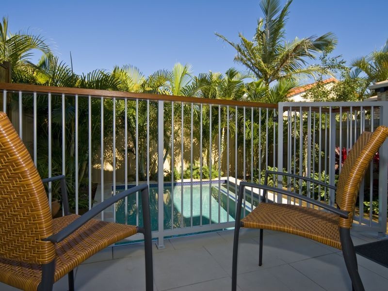 2/44 Milton Avenue, Paradise Point QLD 4216