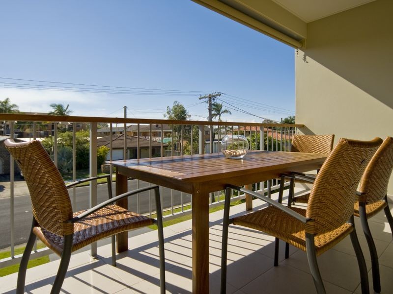 2/44 Milton Avenue, Paradise Point QLD 4216