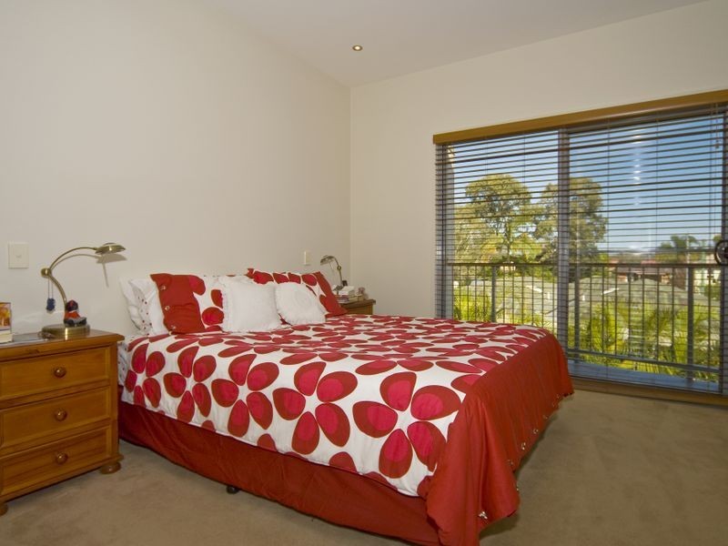 2/44 Milton Avenue, Paradise Point QLD 4216
