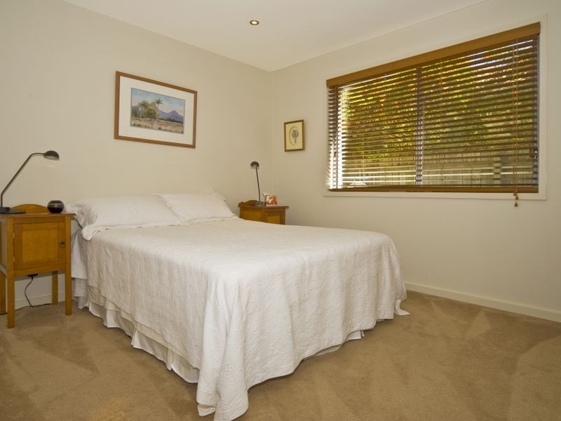 2/44 Milton Avenue, Paradise Point QLD 4216