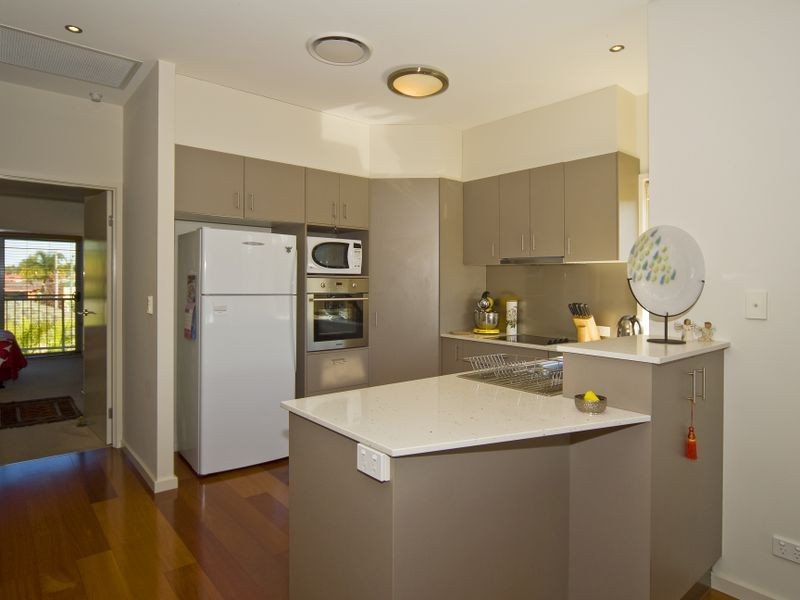 2/44 Milton Avenue, Paradise Point QLD 4216