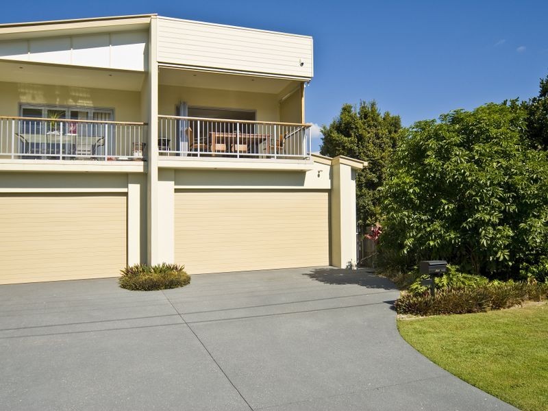 2/44 Milton Avenue, Paradise Point QLD 4216