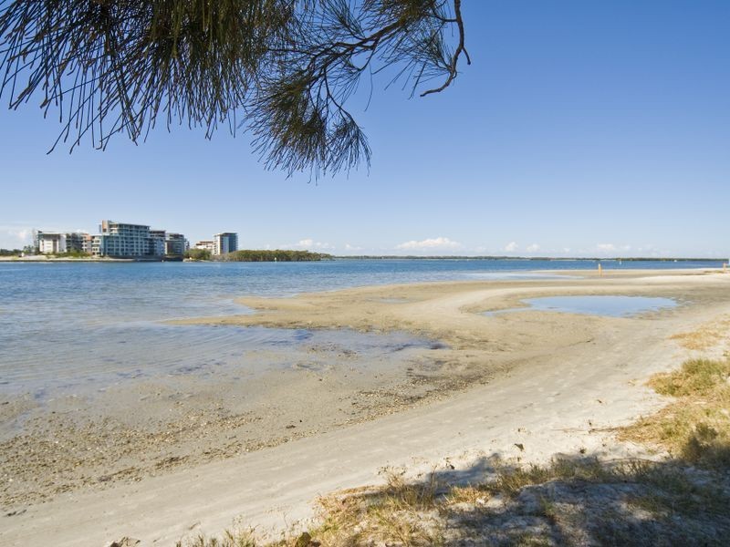 2/44 Milton Avenue, Paradise Point QLD 4216