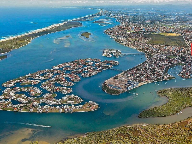 13 Robin Avenue, Paradise Point QLD 4216