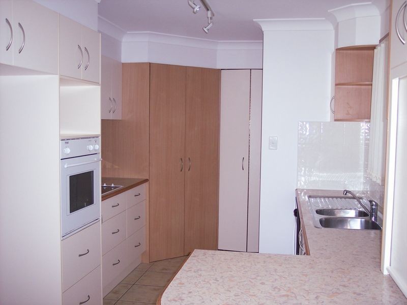 13 Robin Avenue, Paradise Point QLD 4216