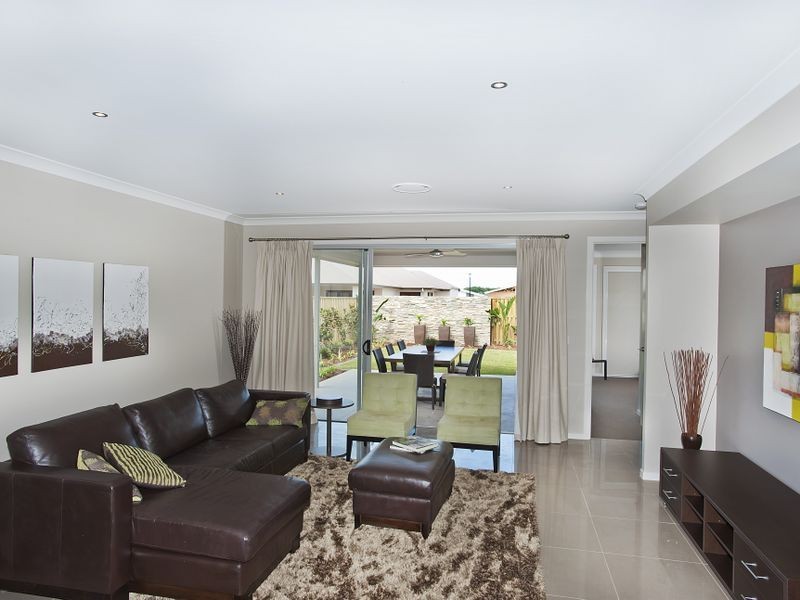 7 Azure Way, Hope Island QLD 4212