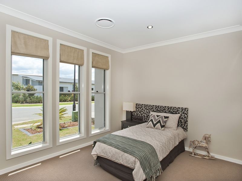 7 Azure Way, Hope Island QLD 4212