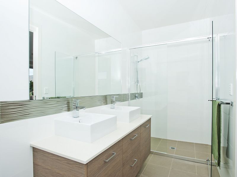 7 Azure Way, Hope Island QLD 4212