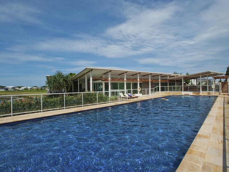 7 Azure Way, Hope Island QLD 4212