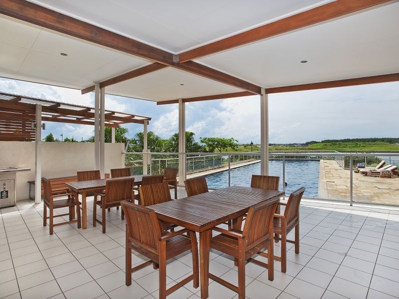 7 Azure Way, Hope Island QLD 4212