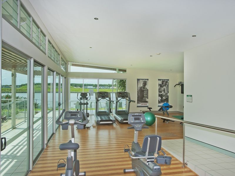 7 Azure Way, Hope Island QLD 4212