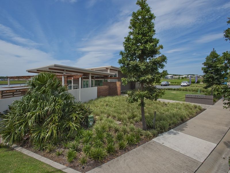7 Azure Way, Hope Island QLD 4212